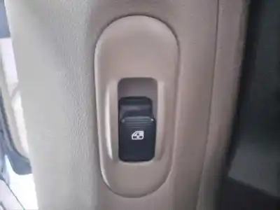 Pezzo di ricambio per auto di seconda mano comando alzacristalli posteriori destro per kia carnival 2.9 crdi vgt active riferimenti oem iam 
