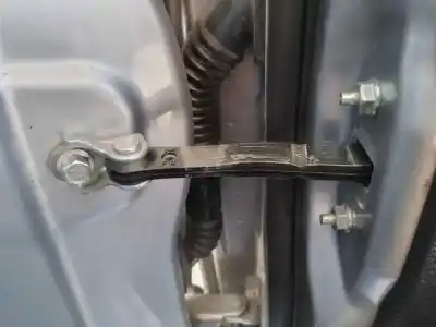 Pièce détachée automobile d'occasion retenue de porte pour subaru xv executive références oem iam 