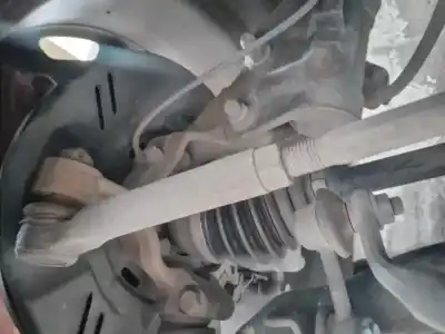 Pièce détachée automobile d'occasion moyeu de roue avant droite pour subaru xv executive références oem iam 