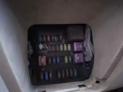 Pezzo di ricambio per auto di seconda mano scatola relè/fusibili per kia carnival 2.9 crdi vgt active riferimenti oem iam 