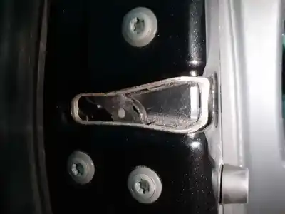 Second-hand car spare part left front door lock for toyota auris hybrid active oem iam references 