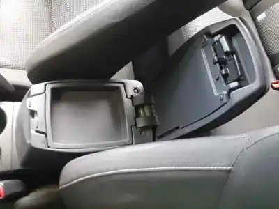 Pezzo di ricambio per auto di seconda mano bracciolo centrale per toyota auris hybrid active riferimenti oem iam   