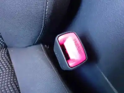 Second-hand car spare part right front seat belt buckle for toyota auris hybrid active oem iam references 