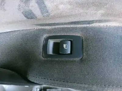 Peça sobressalente para automóvel em segunda mão Botão / Interruptor Elevador Vidro Traseiro Direito por BMW SERIE 1 BERLINA (E81/E87) 118i Referências OEM IAM   