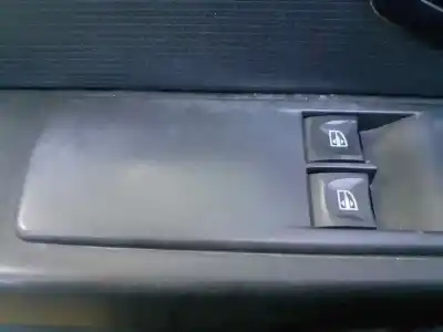 Peça sobressalente para automóvel em segunda mão botão / interruptor elevador vidro dianteiro esquerdo por renault clio iv authentique referências oem iam 