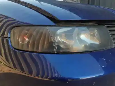 Second-hand car spare part right headlight for seat leon (1m1) signo oem iam references   