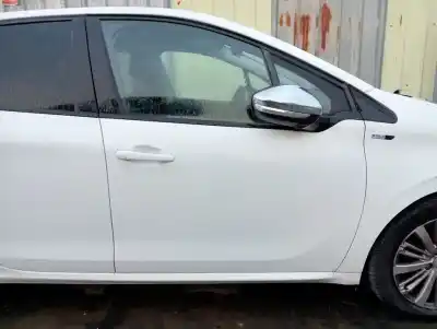 Автозапчастина б/у передні праві двері для peugeot 208 access посилання на oem iam 