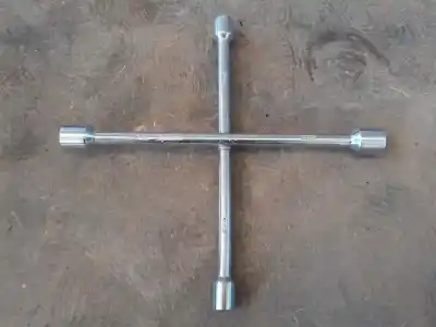 Peça sobressalente para automóvel em segunda mão CHAVE DE RODA por PEUGEOT 208 Active Referências OEM IAM   