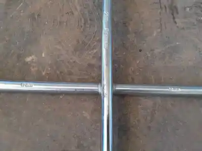 Peça sobressalente para automóvel em segunda mão chave de roda por peugeot 208 active referências oem iam   