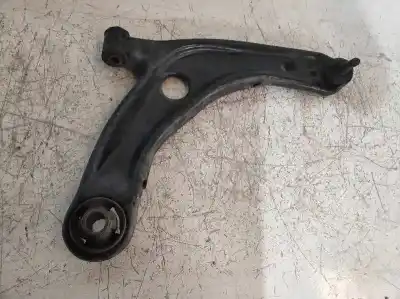 Pezzo di ricambio per auto di seconda mano braccio sospensione inferiore anteriore destro per toyota urban cruiser active riferimenti oem iam 