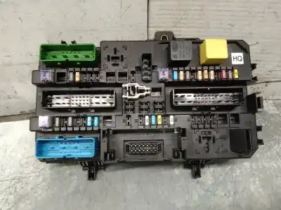 Pièce détachée automobile d'occasion boîtes à fusibles pour opel zafira / zafira family b (a05) 1.8 (m75) références oem iam 13220831  5dk00866953