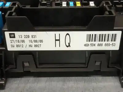 Pièce détachée automobile d'occasion boîtes à fusibles pour opel zafira / zafira family b (a05) 1.8 (m75) références oem iam 13220831  5dk00866953