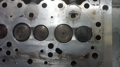 Pièce détachée automobile d'occasion culasse du moteur pour renault 25 (b29) 2.1 diesel références oem iam j8s706  j8sg706