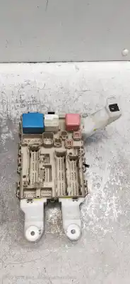 Peça sobressalente para automóvel em segunda mão caixa de fusíveis e relés por toyota auris active referências oem iam 8273002j70a