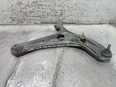 Автозапчастина б/у передній правий нижний рычаг підвіски для toyota yaris (ncp1/nlp1/scp1) 1.4 d-4d linea luna посилання на oem iam 