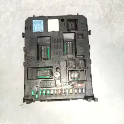 Pièce détachée automobile d'occasion boîtes à fusibles pour peugeot 5008 confort références oem iam 9664058780  