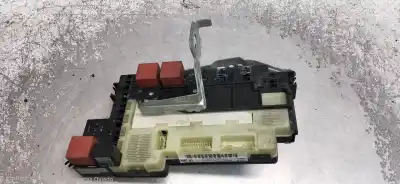 Pezzo di ricambio per auto di seconda mano SCATOLA RELÈ/FUSIBILI per RENAULT CLIO II FASE I (B/CBO)  Riferimenti OEM IAM P7700411318C 21624653 BMTN1