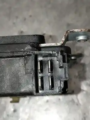 Recambio de automóvil de segunda mano de MOTOR CIERRE CENTRALIZADO DELANTERO IZQUIERDO para HYUNDAI H 1  referencias OEM IAM 957304A050  
