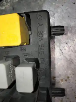 Second-hand car spare part fuse box unit for volkswagen crafter combi (2e) combi 30 oem iam references a9065450401  518817028