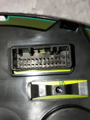 Peça sobressalente para automóvel em segunda mão quadrante por dacia sandero podium referências oem iam 248102757r  