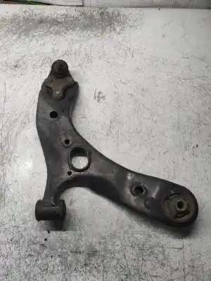 Pezzo di ricambio per auto di seconda mano braccio sospensione inferiore anteriore destro per toyota auris luna riferimenti oem iam 