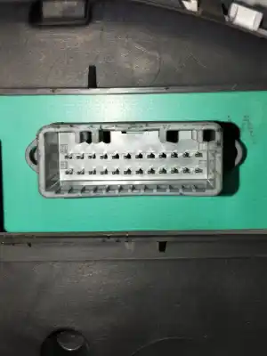 Peça sobressalente para automóvel em segunda mão quadrante por renault clio iii confort dynamique referências oem iam 8200582705g  ubab121286