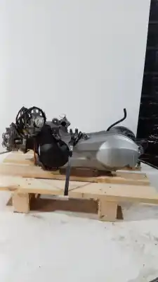 Автозапчасти б/у ПОЛНЫЙ ДВИГАТЕЛЬ за HONDA FES FES 250 Foresight 2T (MF04) ссылки OEM IAM ME04E  