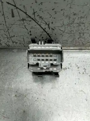 Second-hand car spare part left front power window switch for renault clio iii exception oem iam references   