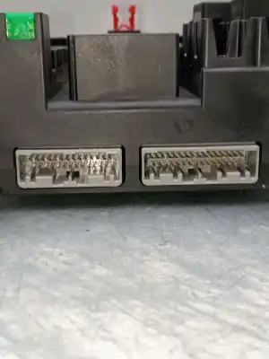 Peça sobressalente para automóvel em segunda mão caixa de fusíveis e relés por land rover range rover evoque (l538) 2.0 d 4x4 referências oem iam gj3214f041ab  