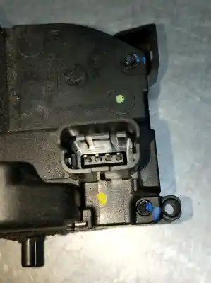 Second-hand car spare part rear left central locking system for renault clio iii exception oem iam references   