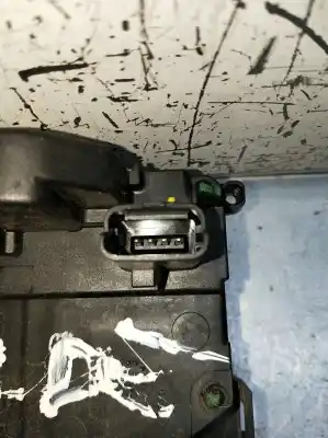 Second-hand car spare part front right central locking system for renault clio iii exception oem iam references   