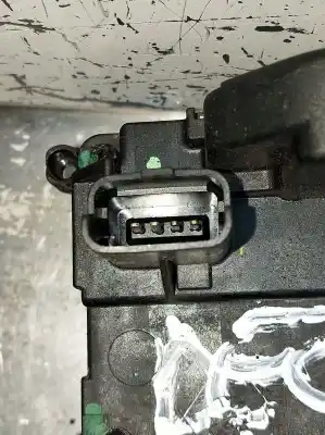 Second-hand car spare part front left central locking system for renault clio iii exception oem iam references   