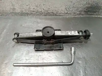 Pezzo di ricambio per auto di seconda mano Cric di sollevamento per MERCEDES-BENZ CLASE A (W169)  Riferimenti OEM IAM A1685830715  A2215810001