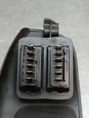 Pièce détachée automobile d'occasion commande de lève vitre avant gauche pour renault scenic rx4 (ja0) 1.9 dci salomon références oem iam 7700431172  