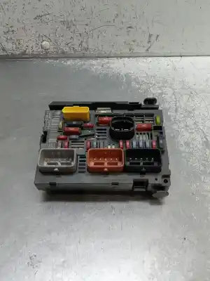 Peça sobressalente para automóvel em segunda mão caixa de fusíveis e relés por citroen c4 grand picasso i (ua_) 1.6 hdi referências oem iam 9664705980