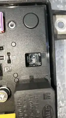 Pièce détachée automobile d'occasion boîtes à fusibles pour opel astra h gtc (a04) 1.9 cdti (l08) références oem iam 5dk00946450  13268302