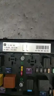 Pièce détachée automobile d'occasion boîtes à fusibles pour opel astra h gtc (a04) 1.9 cdti (l08) références oem iam 5dk00946450  13268302