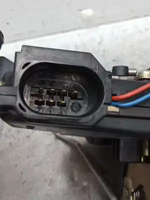 Автозапчастина б/у задній правий двиг центрального замкування для audi a4 b6 (8e2) 2.0 посилання на oem iam 4b0839016d  