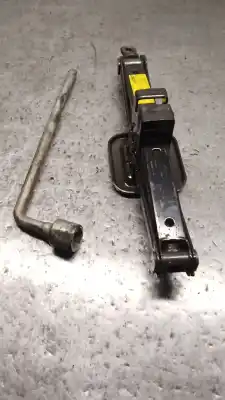 Second-hand car spare part JACK for KIA RIO II (JB) 1.4 16V OEM IAM references   