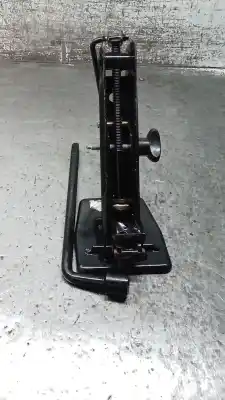 Second-hand car spare part JACK for SUZUKI SWIFT BERLINA (MZ) GL OEM IAM references   