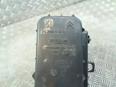 Pièce détachée automobile d'occasion filtre à air pour peugeot 208 gti références oem iam 9670851880  