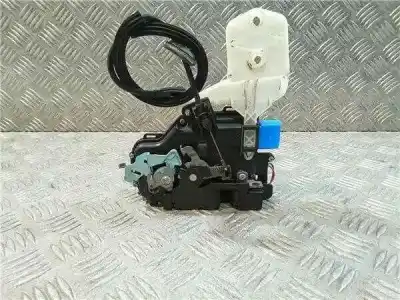 Second-hand car spare part left front door lock for volkswagen caddy ka/kb (2c) 1.6 tdi oem iam references 3d1837015as  