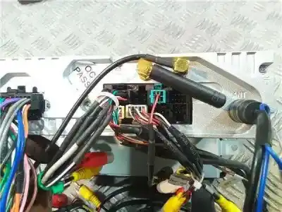 Second-hand car spare part gps navigation system for dacia logan 1.2 16v cat oem iam references   