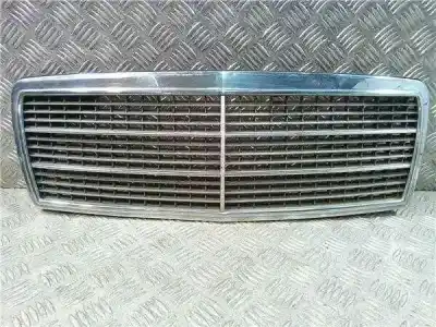Peça sobressalente para automóvel em segunda mão GRELHA FRONTAL por MERCEDES-BENZ CLASE C (W202) BERLINA  Referências OEM IAM 2028880023  