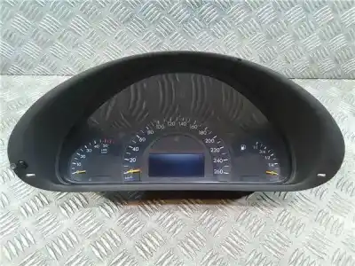 Gebrauchtes Autoersatzteil Instrumententafel zum MERCEDES-BENZ CLASE C (W203) FAMILIAR 2.2 CDI CAT OEM-IAM-Referenzen A2035403047  