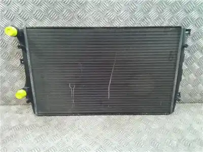 Peça sobressalente para automóvel em segunda mão Radiador De água por SEAT LEON (1P1) BXE Referências OEM IAM 1K0121253AA  