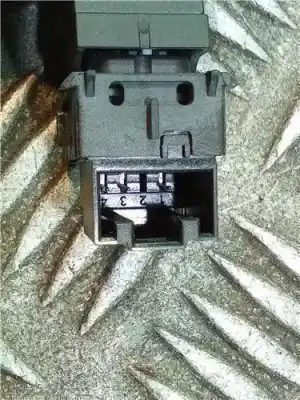 Pièce détachée automobile d'occasion commande de lève vitre arrière droit pour volkswagen golf vii (5g1/be1) (09.2012->) 1.6 advance bluemotion tech. [1.6 ltr. - 81 kw 16v tdi dpf] références oem iam 5g0959855n  