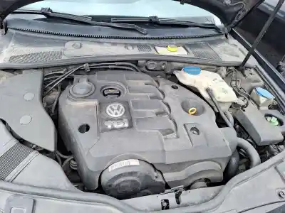 Pièce détachée automobile d'occasion couvert de moteur pour volkswagen passat b5.5 (3b3) 1.9 tdi références oem iam 038103925e  
