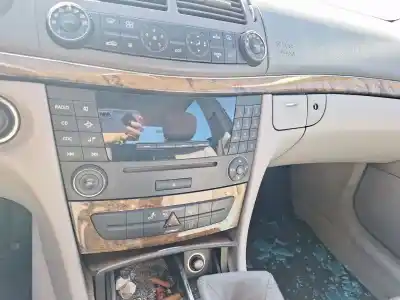 Peça sobressalente para automóvel em segunda mão sistema de áudio / rádio cd por mercedes-benz clase e (w211) e 320 cdi (211.022) referências oem iam 