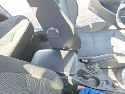 Автозапчастина б/у центральний подлокник для peugeot 308 i (4a_, 4c_) 2.0 hdi посилання на oem iam   